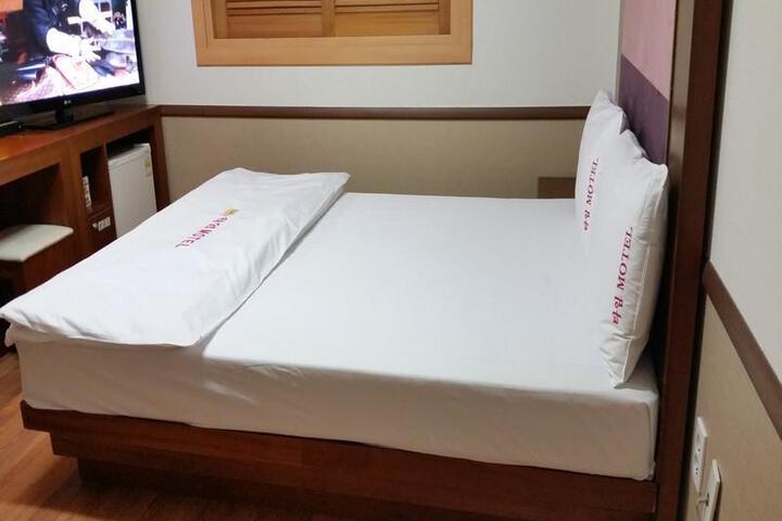 Room 2 of 6