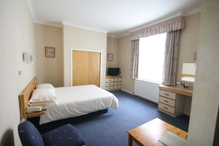 Room 25 of 83