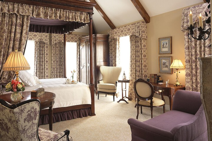 Room 17 of 53