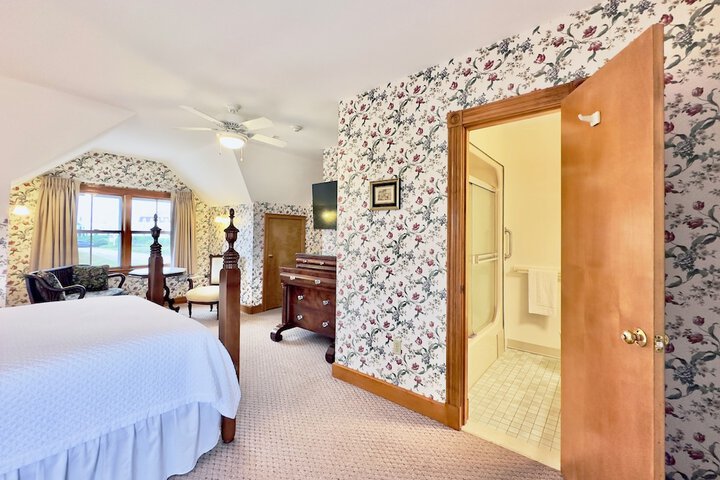 Room 42 of 100
