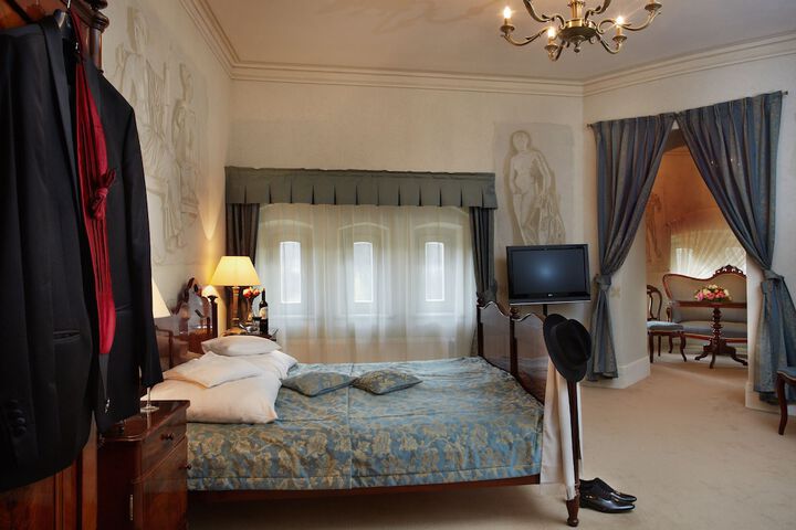 Room 4 of 130