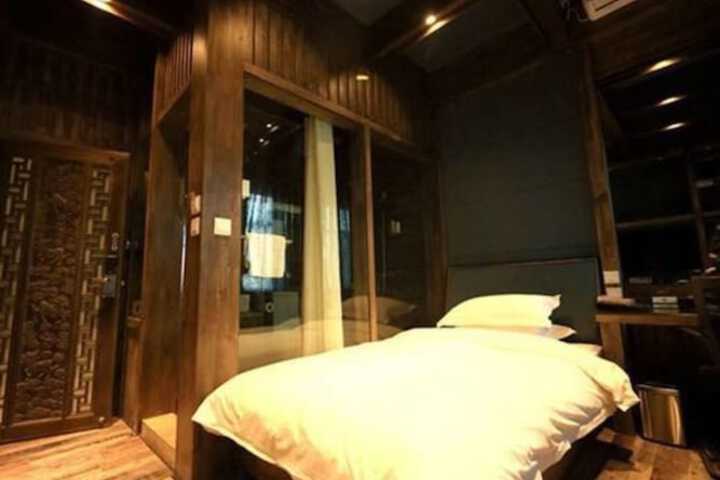 Room 41 of 65