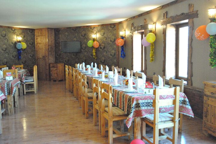 Dining 14 of 25