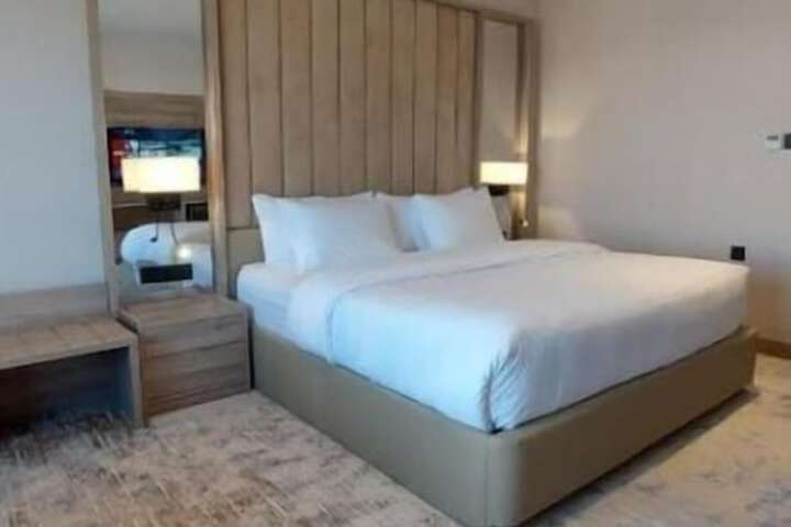 Room 6 of 19
