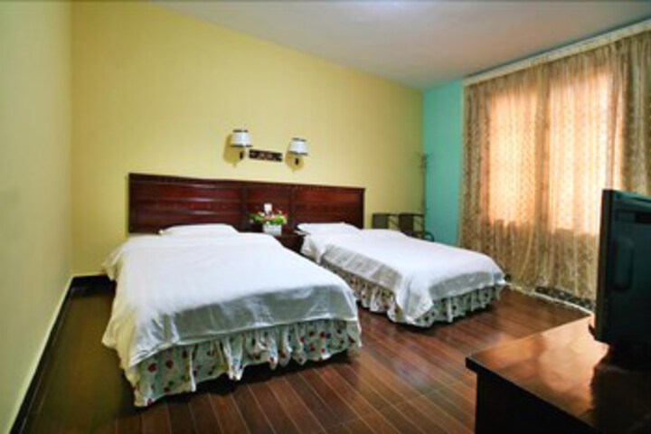 Room 8 of 13