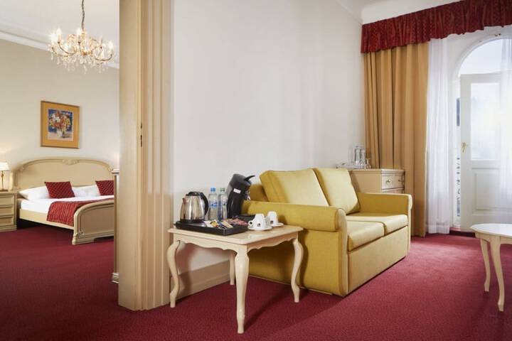 Room 11 of 38
