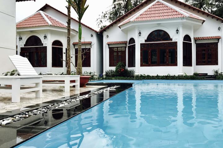 Hotel with Pool