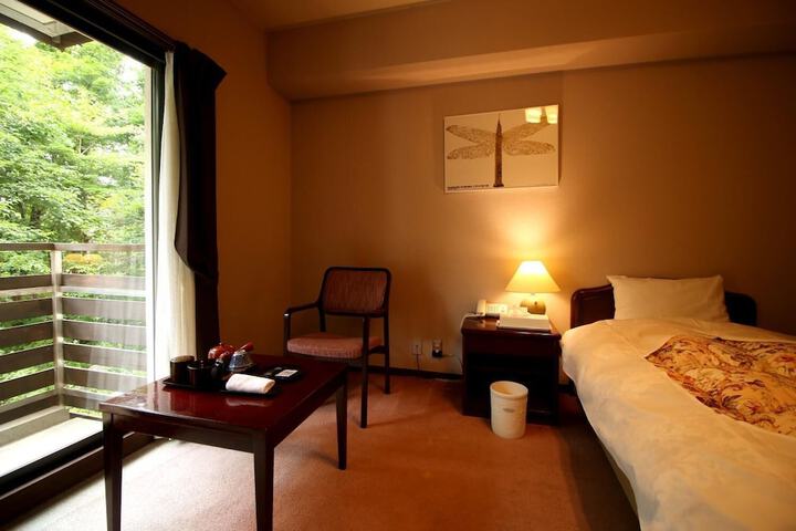 Room 5 of 33