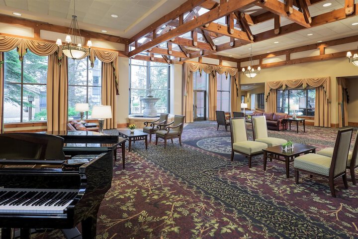 Entrance & Lobby