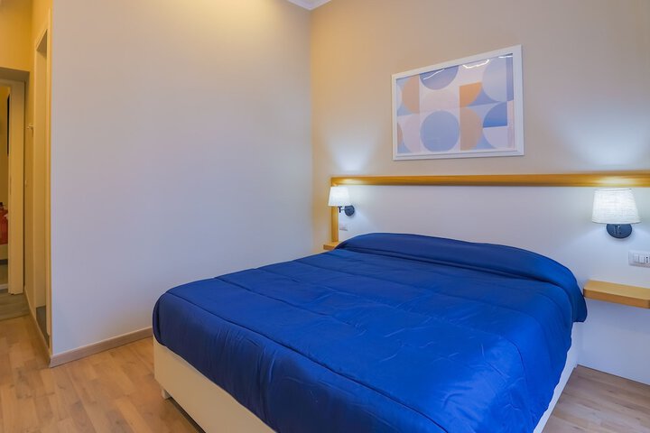 Room 8 of 33