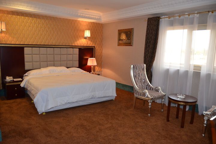 Room 9 of 28