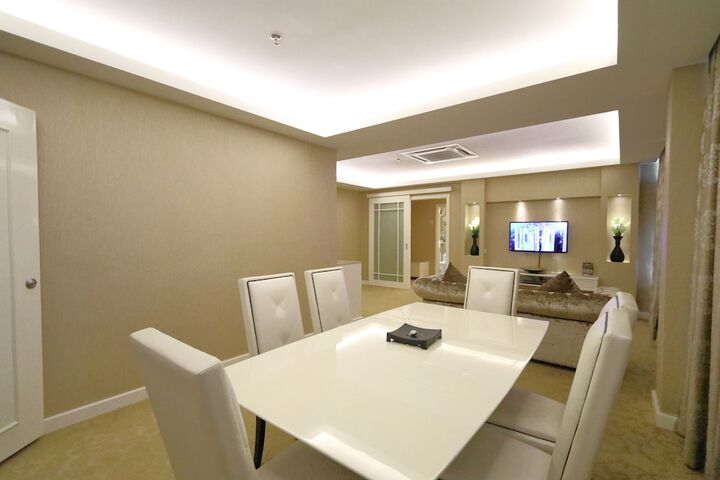 Room 12 of 66
