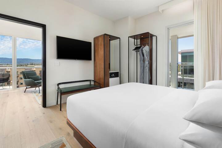 Room 30 of 90