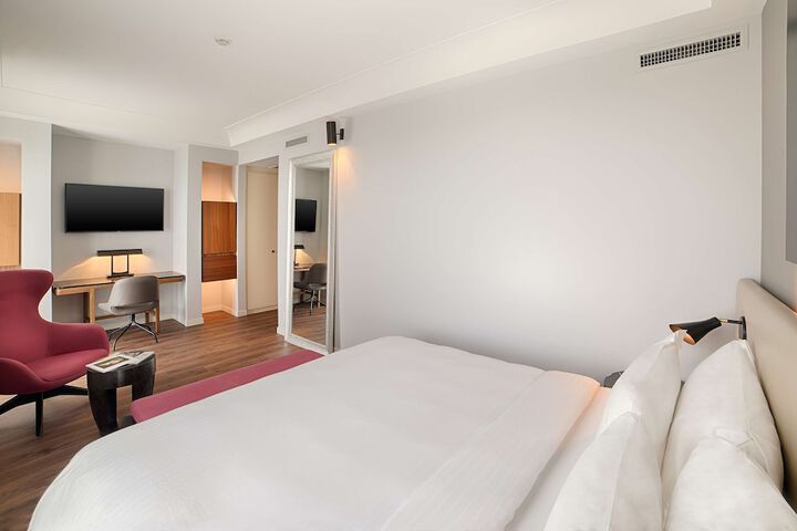 Room 16 of 131