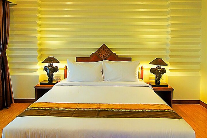 Room 25 of 192