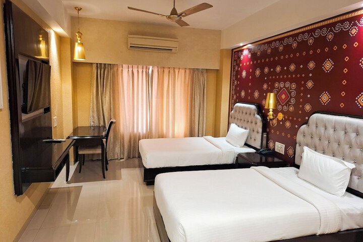 Room 34 of 111