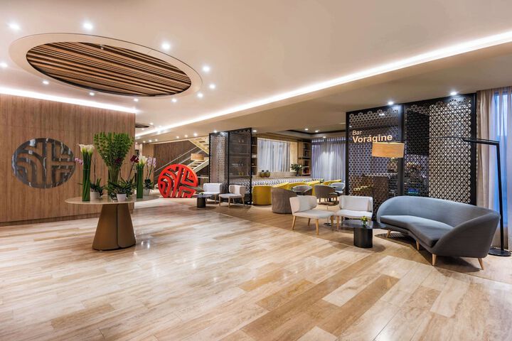 Entrance & Lobby