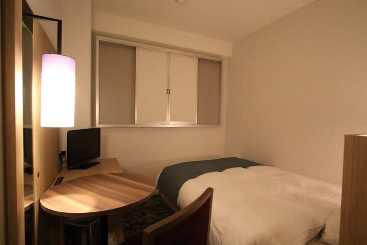 Room 9 of 31