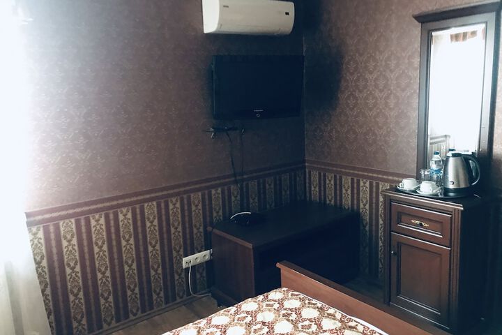 Room 5 of 7