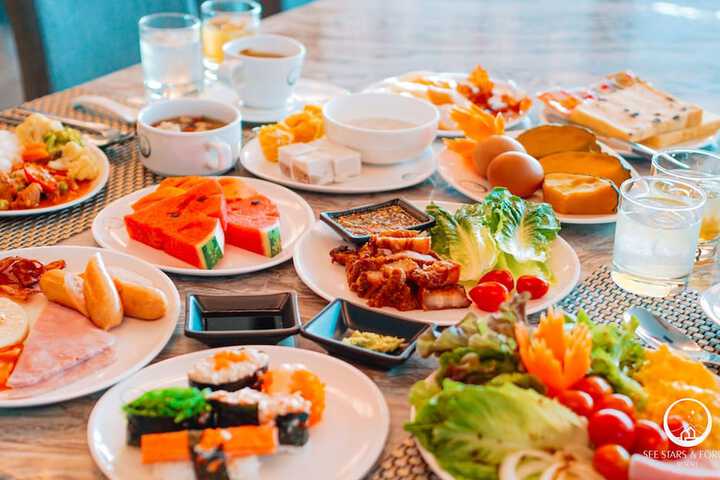 Dining 146 of 255