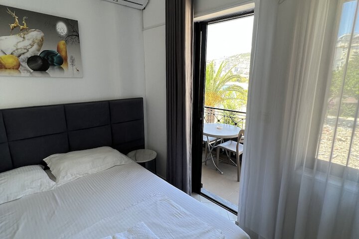 Room 49 of 98