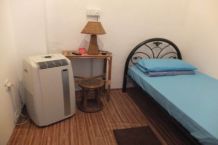 Room 9 of 37