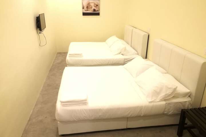 Room 8 of 23