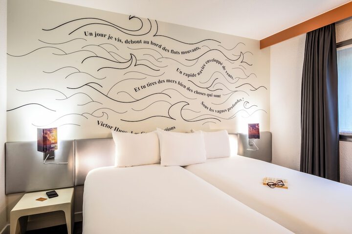 Room 32 of 125