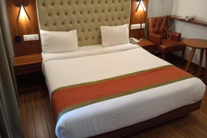 Room 32 of 96