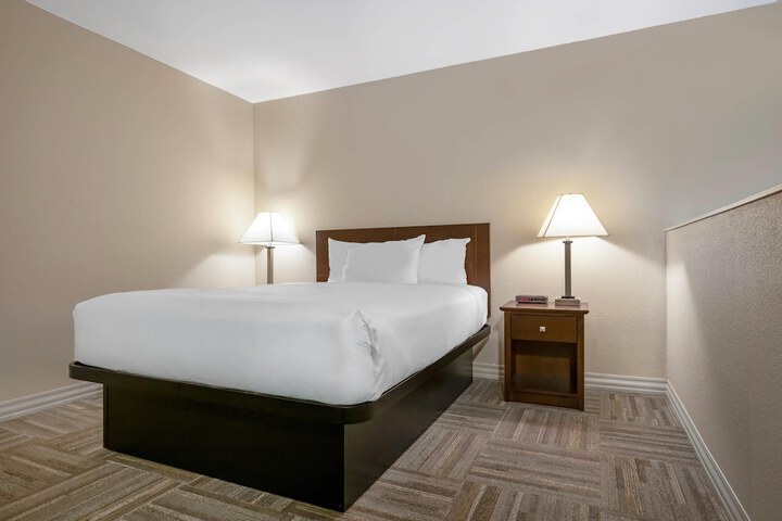 Room 33 of 74