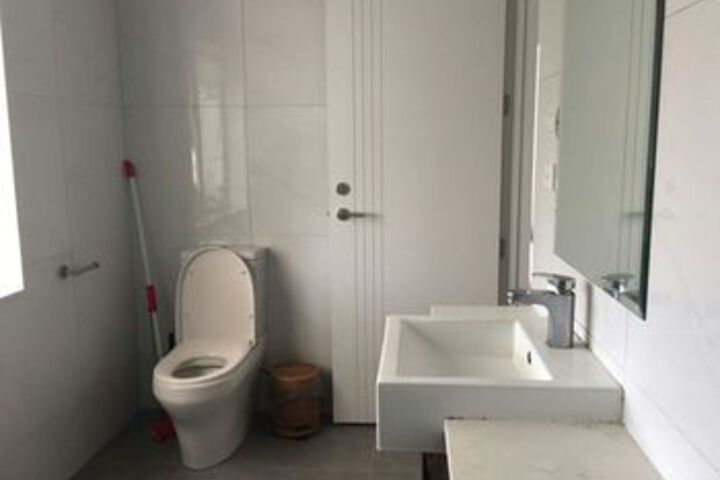 Room 4 of 26