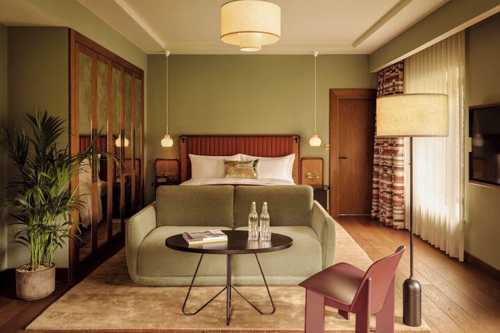 Room 10 of 66