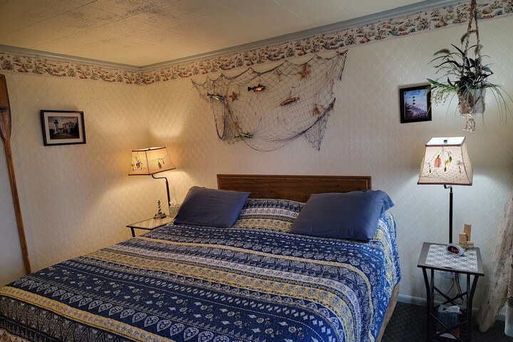 Room 8 of 12