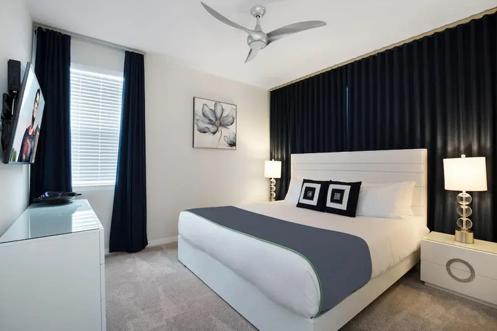 Room 6 of 27