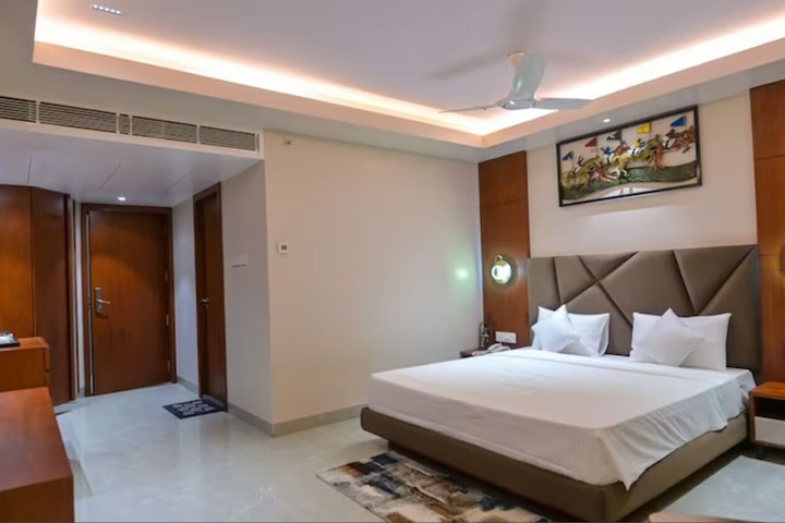 Room 4 of 24