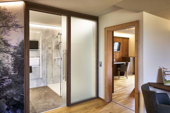 Room 32 of 76