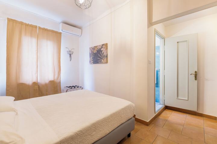 Room 9 of 34