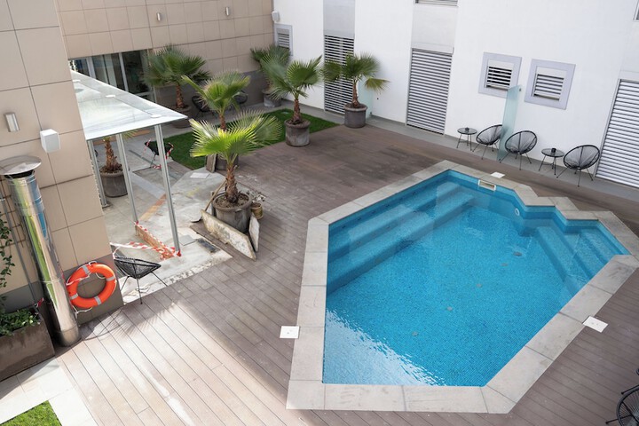 Pool 52 of 103