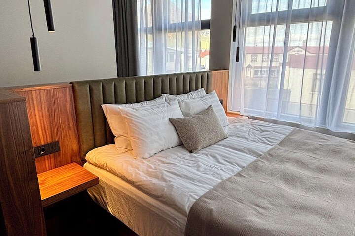 Room 4 of 32