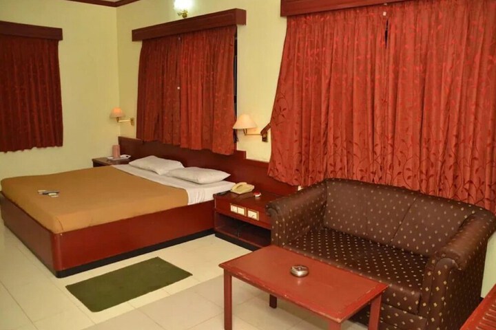 Room 3 of 16