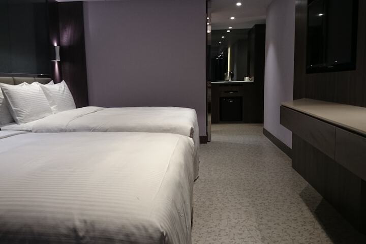 Room 6 of 64