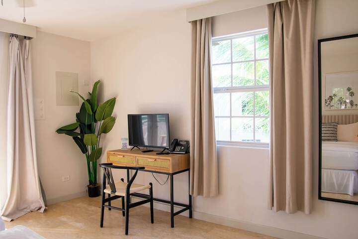 Room 6 of 101