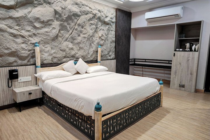 Room 16 of 115