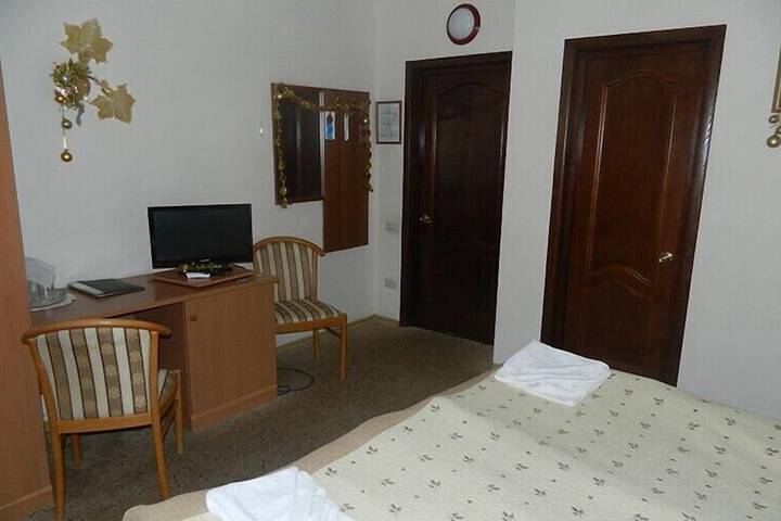 Room 3 of 87
