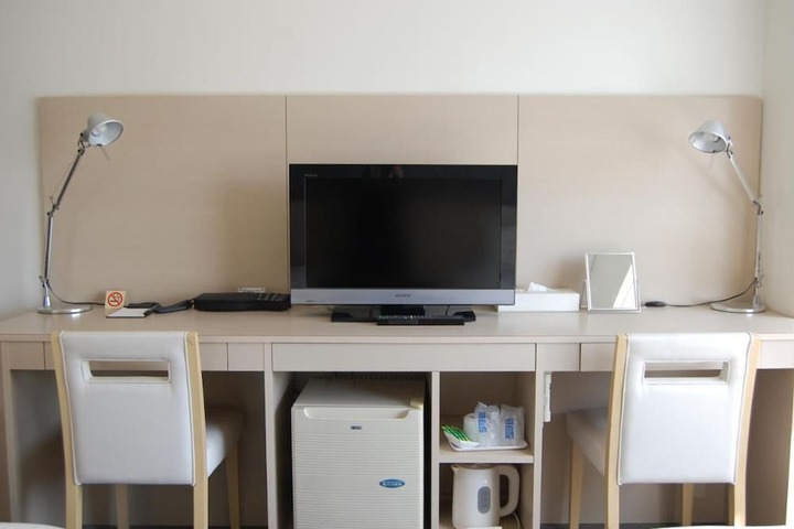 Room 13 of 28