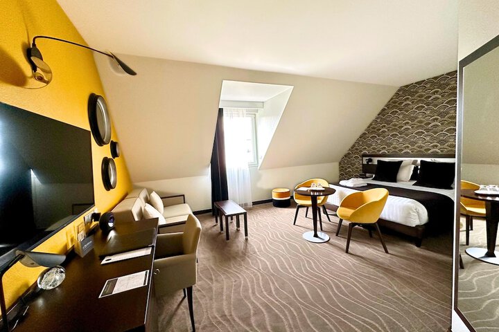 Room 7 of 60
