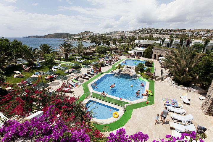 Hotel Pool