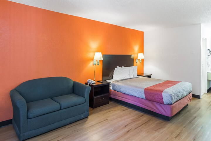 1 Queen Bed (6 of 16)