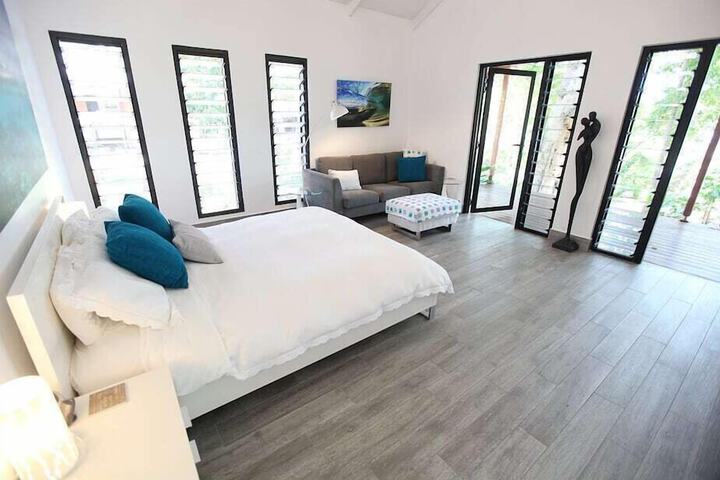 Room 4 of 35