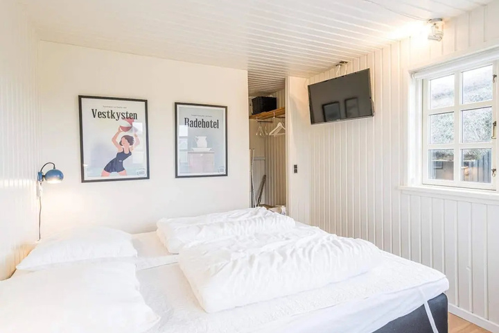 Room 4 of 19